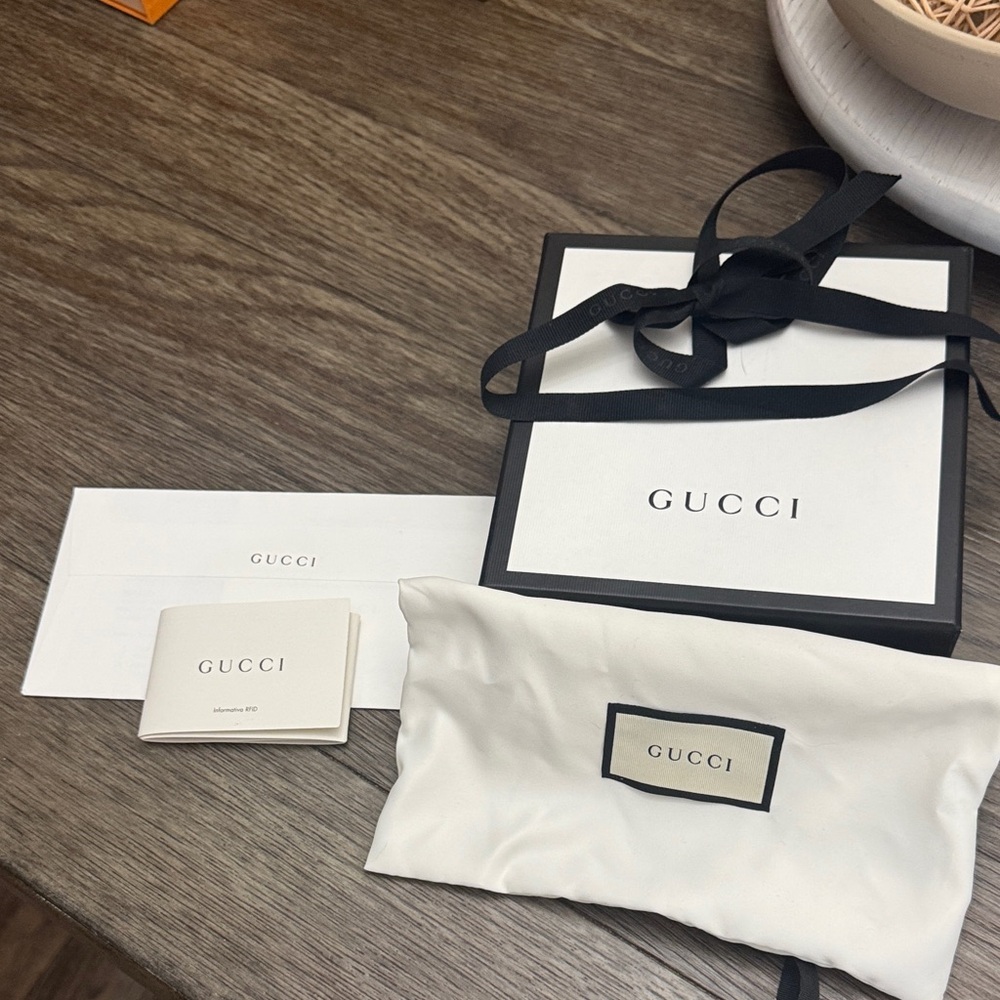 Gucci Black and White Gift Set